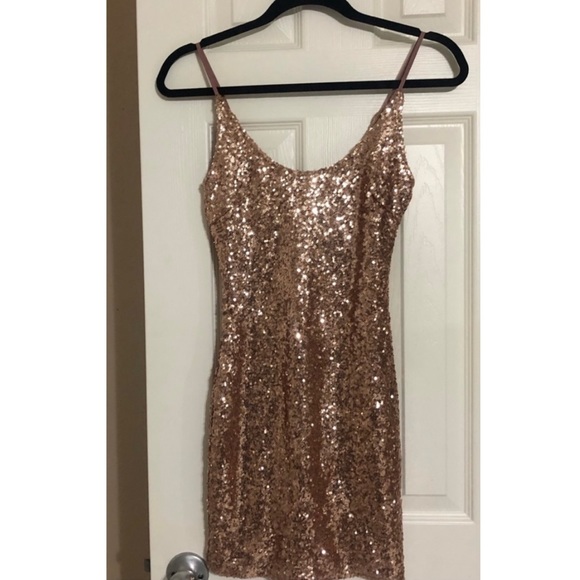 • Gold sequin dress • - Picture 3 of 3
